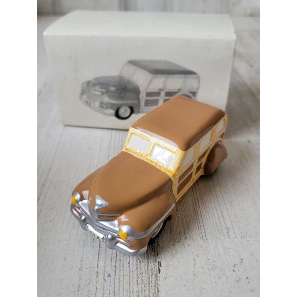 Dept 56 51365 Woody Station Wagon snow village accessory Xmas - Picture 2 of 6